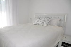 Gardenia Residence Apartments, Side