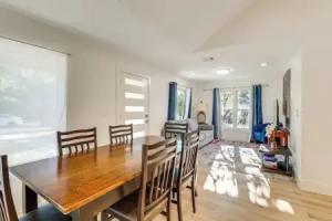 4 Mi to UT: Bright & Modern Family Home Tourist base, Austin