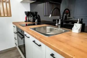 Konstantina's & Nicol's Studios, Amoudara
