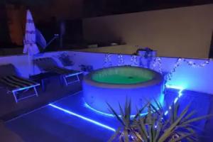 Studio apartment with private terrace, Jacuzzi & views, Il-Mosta
