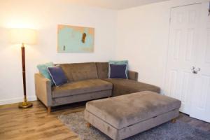 Convenient 1 Bedroom Lower Level Suite, Toronto