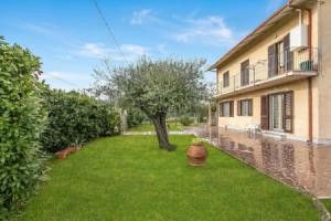 Casa Nadia 1.2 Km From Sea/near Hospital, Marina di Massa