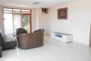 Rumah Syariah & Kolam Renang Bugenville Guesthouse, Bandung