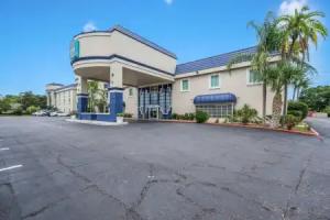 Clarion Inn & Suites Central Clearwater Beach, Clearwater