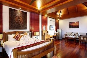 BYG Grand Beach Front & Sea View @ Beach Hotel, Panwa