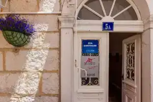 Riva Guesthouse, Tivat