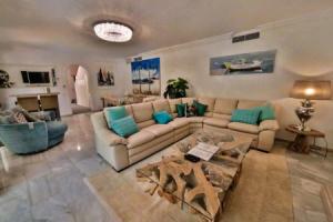 Luxury Apartment On The Golden Mile, Marbella