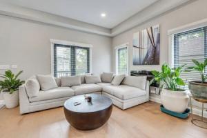 3 Mi to World Cup: ATL Home w/ Office & Backyard! Tourist base, Atlanta