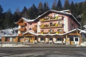 Hotel la Roccia, Tonale