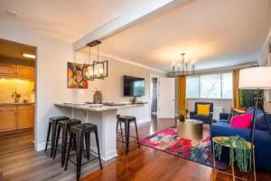 Downtown 2BR King Bed FREE Parking 1413 Apartments, Atlanta