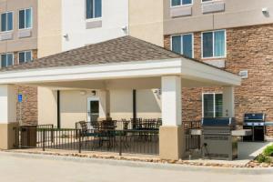 Candlewood Suites Hwy 63 & I-70, Columbia