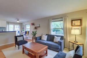 Ann Arbor Home w/ Deck, 2 Mi to Michigan Stadium! Tourist base, Ann Arbor