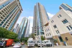 WelHome - Luxurious apartment with Burj Khalifa views, Dubai