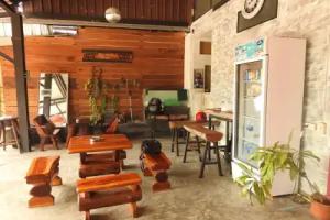 Big Boss Hostel, Thong Sala