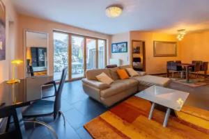 Spacious 2BR Apt w Terrace Pkg Near DT Apartments, Luxembourg