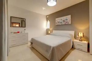 Stylish, Bright and Airy Apart in Central Bugibba, Qawra