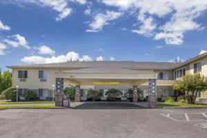 Comfort Suites Near Mall, Vancouver