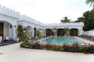 The Golden Blue Luxury Hotel, Paje