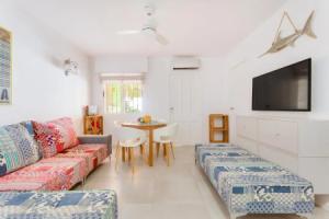 CASA TORRE Y MAR with 2 bedrooms swimming pool grill & garden & solarium, Torrevieja