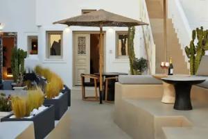 You And Me Suites, Fira