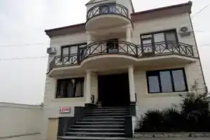 Leon Rooms, Tbilisi