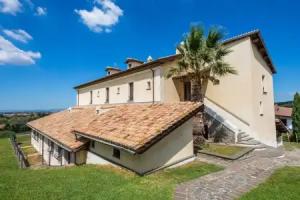 Residenza D'Epoca Pietra di Ponente, Ciampino
