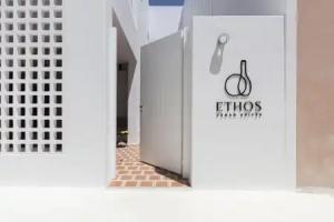 Ethos Vegan Suites, Fira
