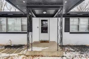 Modern Home ~ 6 Mi to Downtown Indy: Pets Welcome! Tourist base, Indianapolis