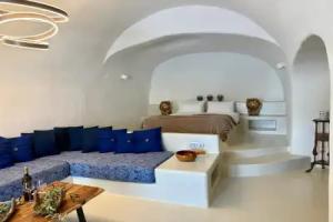 Elysian Santorini, Oia