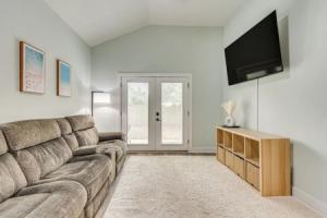 1 Mi to Dtwn: Pet-friendly Getaway! Tourist base, Pensacola
