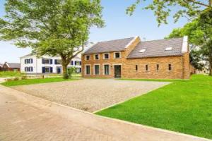 Luxurious Home with Whirlpool, 4km From Maastricht, Maastricht
