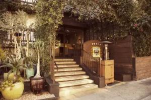 Petit Ermitage, Los Angeles