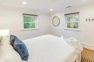 Walk to Shops, Eats & Trails: Escape! Apartments, Blowing Rock