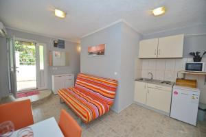 Apartment Glorija, Kamenari