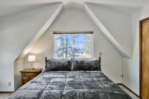853p Lakeside Beach 4 Bedroom Home, Stateline