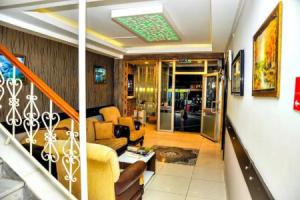 Beach Front Apartment Close to Centre of With all you Desire Sleeps up to 4, Side