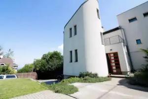 Maharaja Mountain Palace 3-bed Apartment in Buda, Budapest