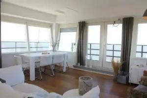 Heritage Holiday Home in Huisduinen near Sea, Den Helder