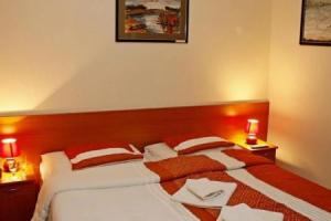 Hotel Phőnix, Tiszaujvaros