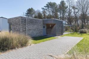 Luxury Chalet With two Bathrooms, Near the sSa on Texel, De Koog