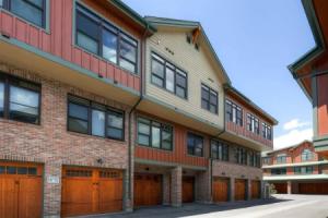 Boulevard Bend P2 3 Bedroom Condo by RedAwning, Frisco