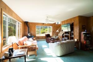 Kris's - 5 Br Cabin Tourist base, Tillamook