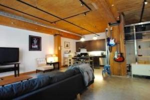 Exquisite 55th Floor 2Bed/2bath+Parking Hotel, Toronto