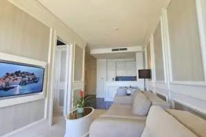 Royalis Suites, Rafailovici