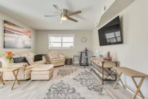 1 Mi to Dtwn: Home w/ Furnished Patio in Tourist base, Pensacola