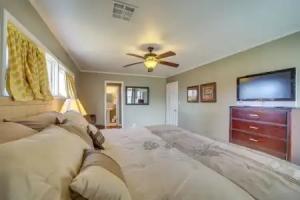 Tulsa Home w/ Yard: 5 Mi to Downtown! Tourist base, Tulsa
