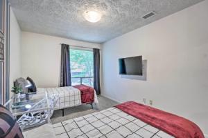 Bryan Home w/ Deck & Yard ~ 4 Mi to Texas A & M! Apartments, College Station