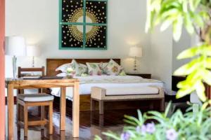 Baan Samlarn Villa, Lipa Noi