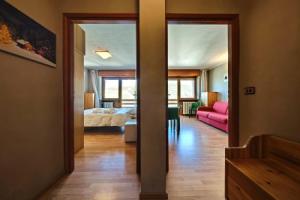 Hostdomus - Color Apartment, Sestriere