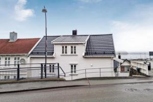Beautiful Home in With Wifi and 4 Bedrooms, Farsund
